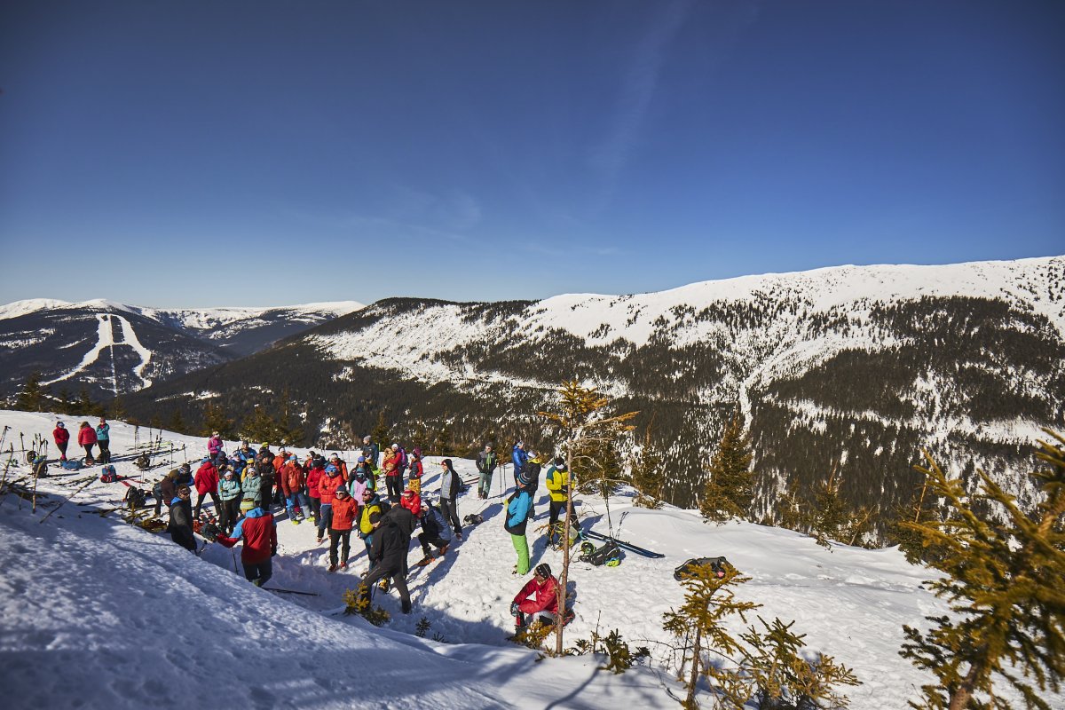 Zažij našlapaný den na skialpech v Krkonoších